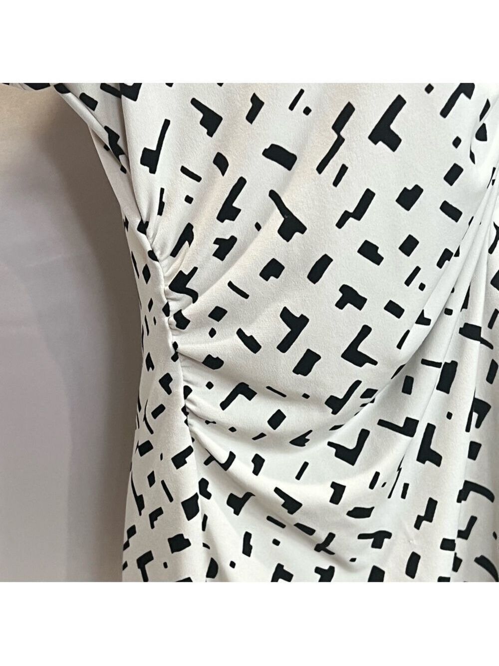 Alfani V-Neck Black & White Short Sleeve Ruched Blouse Top Size M - Picture 5 of 7